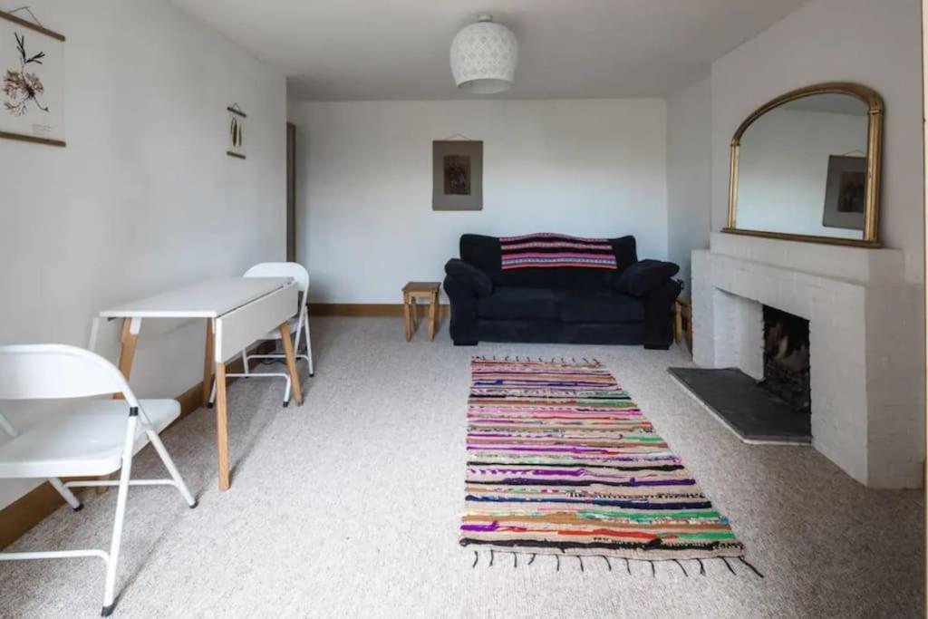 Spacious 2 Bedroom Near Seafront Apartment *