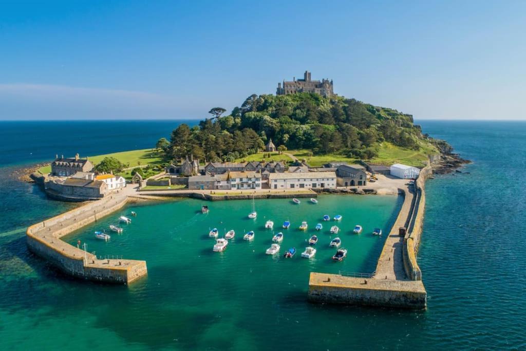 Spacious 2 Bedroom Near Seafront Apartment Penzance